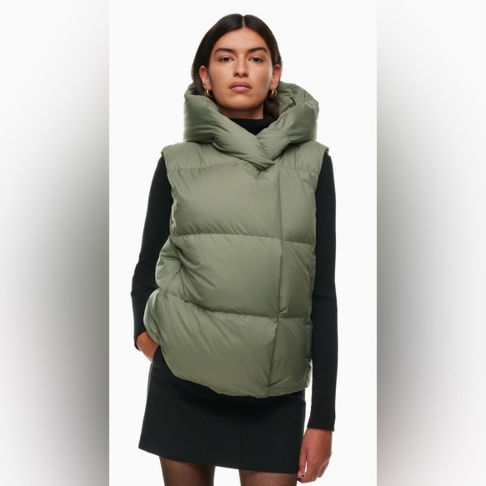 Babaton Duvet Puffer Vest women’s size small EUC Aritizia - Picture 1 of 11